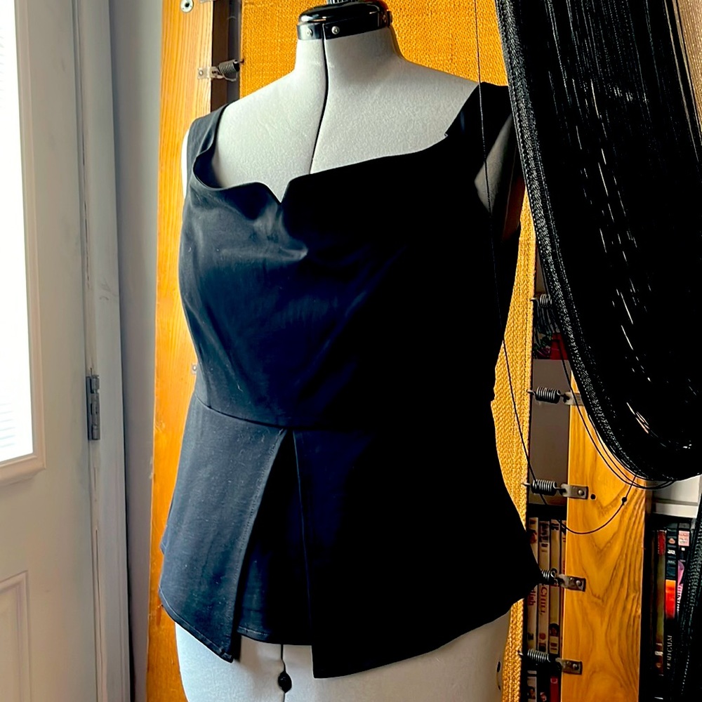 Anthropologie Eri + Ali Urbane Structured Top - Picture 2 of 6